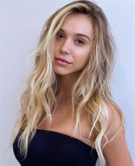 Alexis Ren | Alexis ren hair, California hair, Model hair