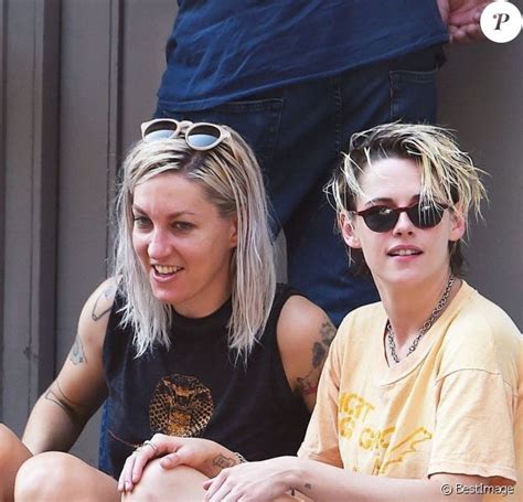 Kristen Stewart De Nouveau En Couple Elle Embrasse Une Blonde En Pleine Rue Purepeople