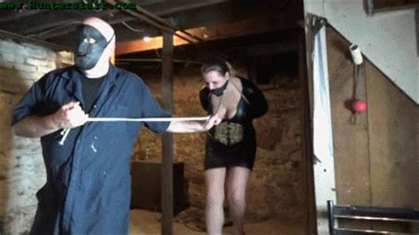 Curvy Neighbor Girl Teeters On A Block With Her Neck And Bound Tits MP4 3500kbps Hunters