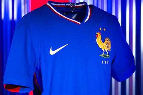 Les nouveaux maillots des Équipes de France