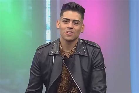 gino mella presenta su nueva cancion  es facil la cuarta