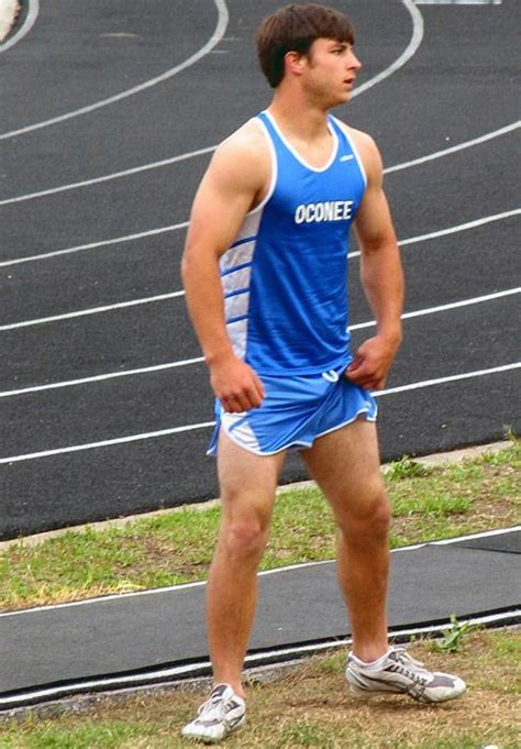 ATHLETE EN A L ENTRAINEMENT GAY SOFT WORLD