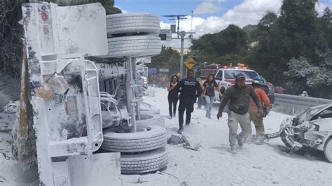 Volcadura de un tráiler provoca accidente en la carretera Teopisca San