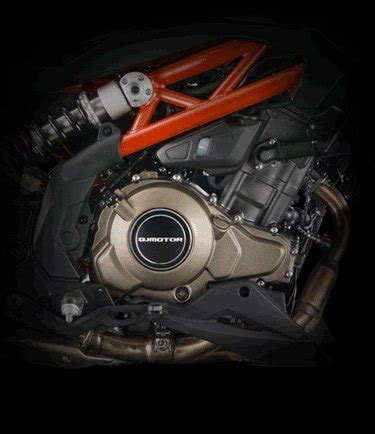 QJMOTOR SRK 400 Δικύλινδρο naked με υψηλό επίπεδο εξοπλισμού MOTOMAG