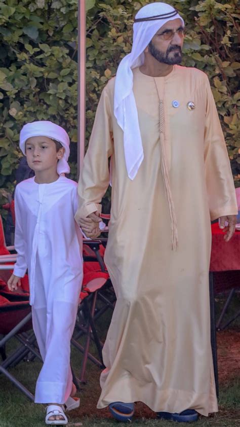 Zayed Bin Mohammed Bin Rashid Al Maktoum Y Su Padre Mohammed Bin