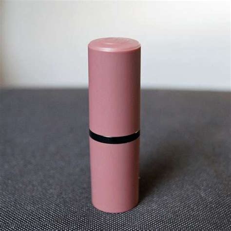 Test Lippenstift Essence Longlasting Lipstick Nude Farbe 03 Come Naturally Pinkmelon