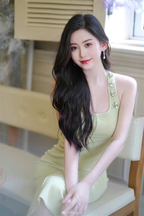 Huỳnh Hiểu Minh tiếp tục lộ bằng chứng hẹn hò hot girl Diệp Kha