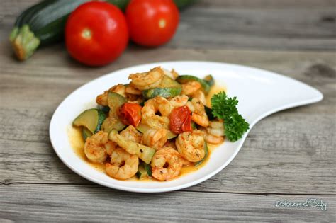 Gamberetti In Umido Con Zucchine E Pomodorini In Salsa Piccante