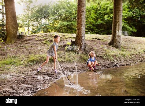 Jolies Filles Bikini Banque De Photographies Et Dimages Haute R Solution Alamy