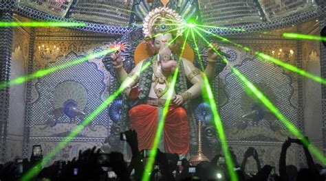 First Darshan: Lalbaugcha Raja returns to Mumbai - Rediff.com India News