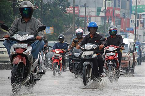 tips merawat sepeda motor  musim hujan wahana honda