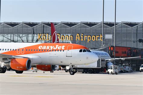 German airports see hundreds of flights cancelled after strike action