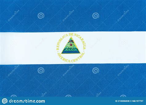 Bandeira Nacional De Nicaragua Na Base Do Tecido Foto De Stock Imagem De Naturalize Cultura