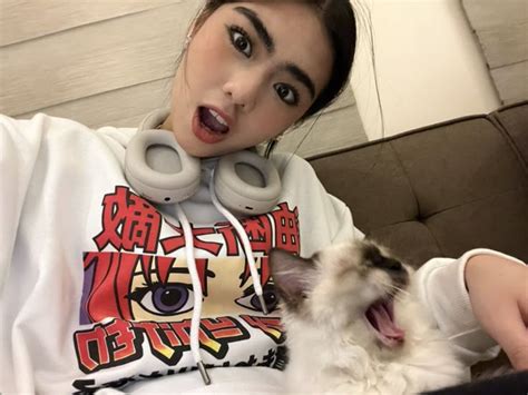 Pin by anj ౨ৎ on bini mikha in 2024 Pretty brunette Cute friend photos Childhood pictures