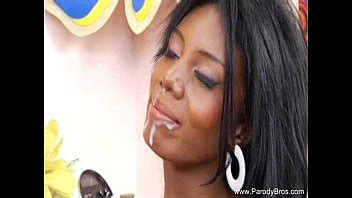 MILF de ébano se folla a un hijo blanco XVIDEOS