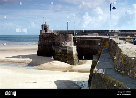 Beach Scene Saundersfoot Pembrokeshire Wales Hi Res Stock Photography