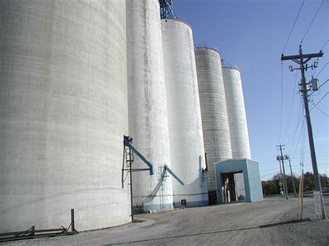 IAIS Railfans Photo Gallery :: Altoona CO-OP Elevator :: PA250021