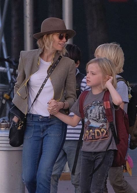 Naomi Watts out and about with her children | Naomi watts, Pretty