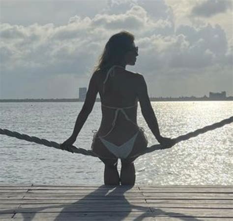 La Actriz Polaca Ludwika Paleta Mostro Su Lado Sexy En Bikini Fotos