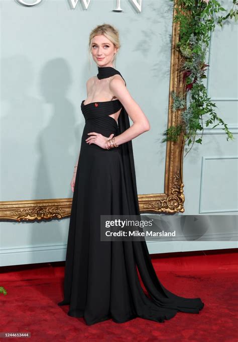 Elizabeth Debicki attend "The Crown" Season 5 World Premiere at... News ...