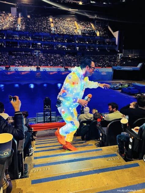 Hot Wheels Monster Trucks Live Glow Party Review