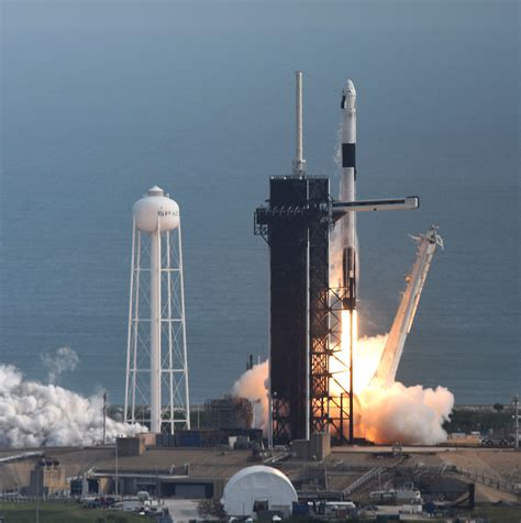 Spacex 估值升至 740 亿美元，马斯克：将有「火星币」；苹果宣布免费维修无法充电的苹果手表；比尔·盖茨呼吁吃合成牛肉 极客公园