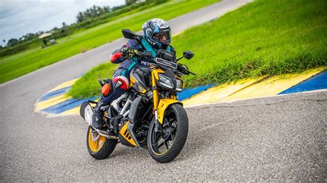 Siêu naked bike hạng còi giá rẻ Ấn Độ TVS Apache RTR gây sốc bởi tính năng độc nhất Thế