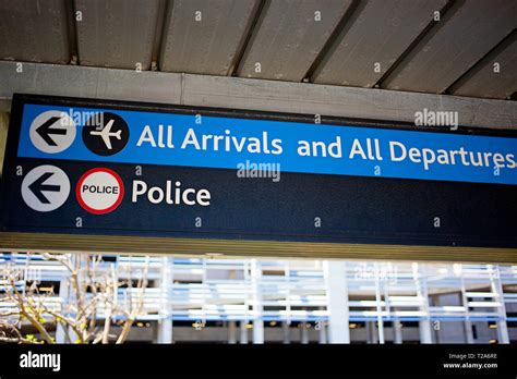 Airport Signage Departures High Resolution Stock Photography and Images ...