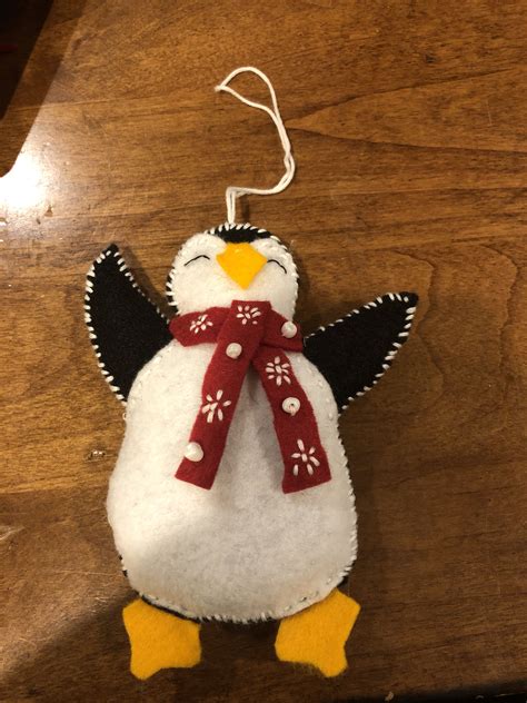 Penguin Family Of 3 Christmas Ornament - Resin penguin family of 6