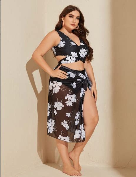 Restsalg Plus Size Bikini Sort Trusse Med Blomstret Top Og Sarong