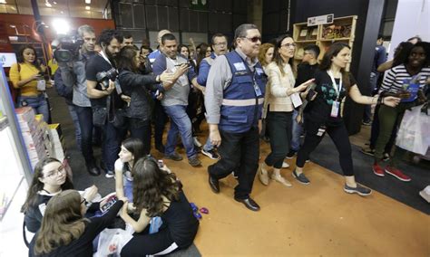 Crivella Manda Recolher HQ Dos Vingadores Beijo Gay Bienal Se Recusa Jornal O Globo