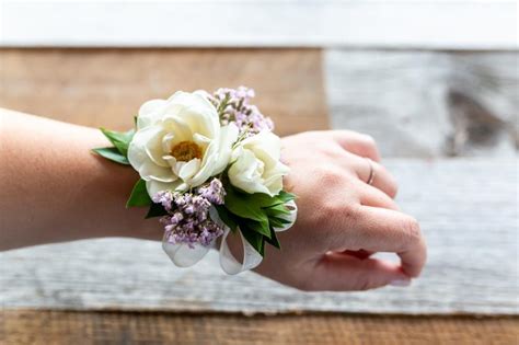 Make Your Own Corsage And Boutonniere Hgtv