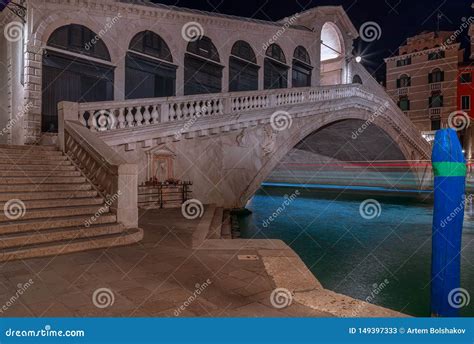 Venice, Italy - March 27, 2019: View of the Famous Rialto Bridge Ponte ...