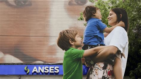 Cambian los requisitos para cobrar la AUH en 2025: ¿Cuáles son los ...