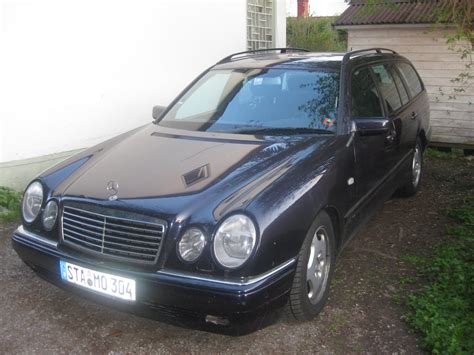Mercedes Benz E 240 Avantgarde Station Wagon