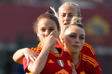 Femminile Roma Sassuolo 3 0 Doppietta Di Giugliano E Gol Di Giacinti