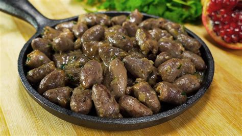 Получится настоящий деликатес! 4 блюда из куриных сердечек, желудков и ...