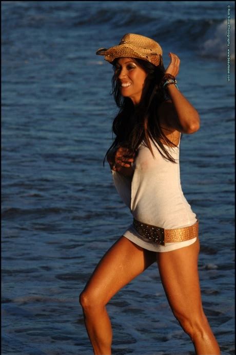 Asian Milf Rossie Cottrell Goes Nude On A Beach While Wearing A Western Hat Coedcherry