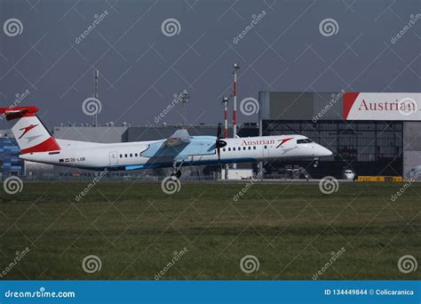 El Aterrizaje Plano De Austrian Airlines En El Aeropuerto De Viena