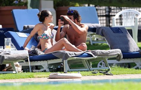 Myleene Klass Showing Her Hot Body In A Skimpy Floral Bikini Poolside In South A Porn Pictures