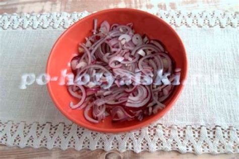 Как замариновать лук для салата. Маринованный лук для салата в уксусе ...