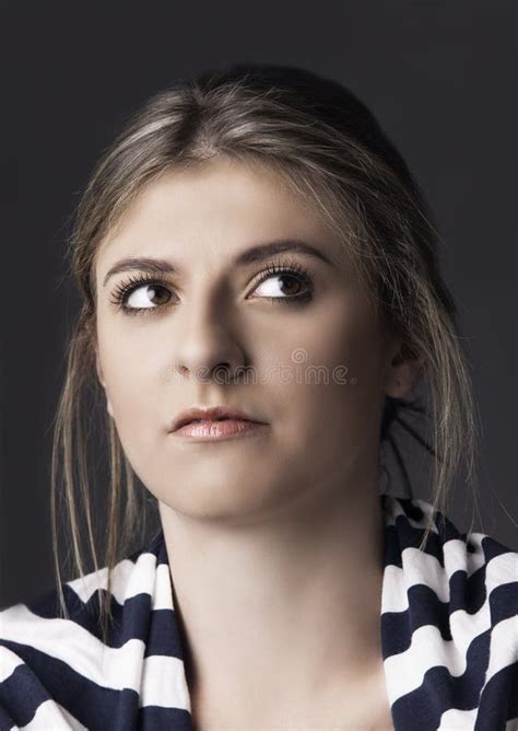 Belle Jeune Femme Blonde Avec Les Bottes En Cuir Brunes Image Stock Image Du Jeans Highlights