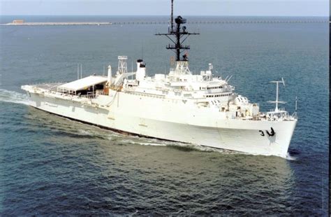 Fileuss La Salle Agf 3 Underway In Hampton Roads Circa 1976 1986