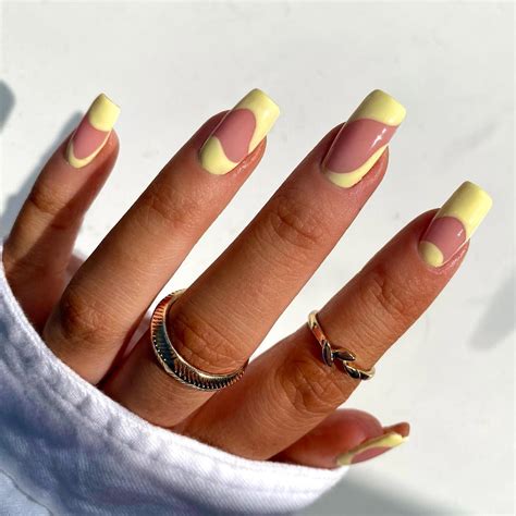 Vacation Nail Ideas For The Perfect Mani Prada Pearls In