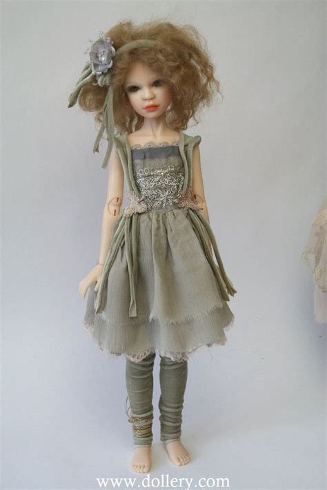 Zofia Zawieruszynski Collectible Dolls Dina Le30 17 4550cm Comes