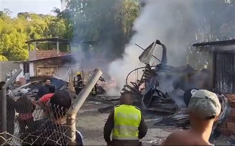 Cuatro Viviendas Afectadas Y Dos Personas Heridas Por Incendio En