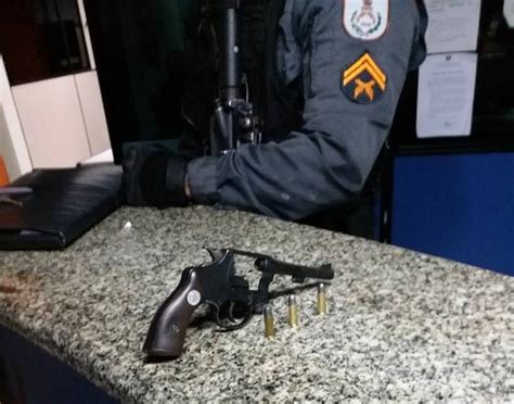 Rádio Acesa Fm Vr Homem é Preso Com Arma Escondida Dentro Do Carro No