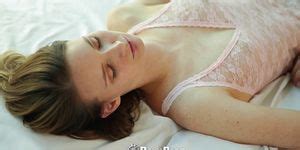 PORNPROS Sophia Wilde shows off her little pussy to Preston Vídeos Porno