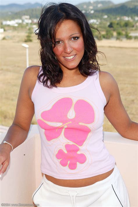 Brunette Amateur Babe Spreading Her Big Juicy Pink Pussy Lips Porn Pictures XXX Photos Sex