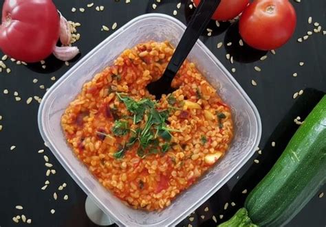 Kasza bulgur z pomidorami i cukinią DoradcaSmaku pl